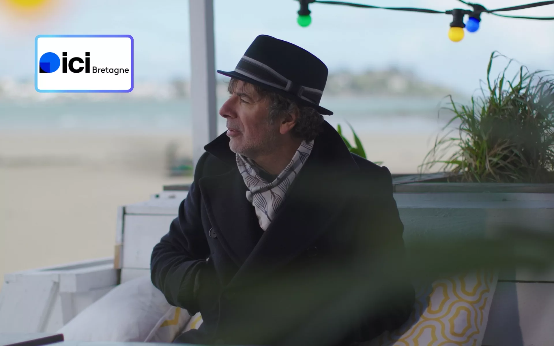 Thomas Fersen : une nuit à Locquirec avec le poète farfelu de la chanson française sur France 3 Bretagne