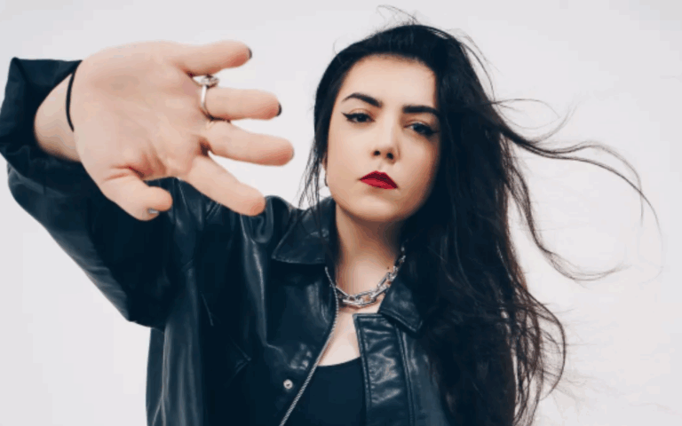 Hoshi en concert aux Francofolies de La Rochelle !