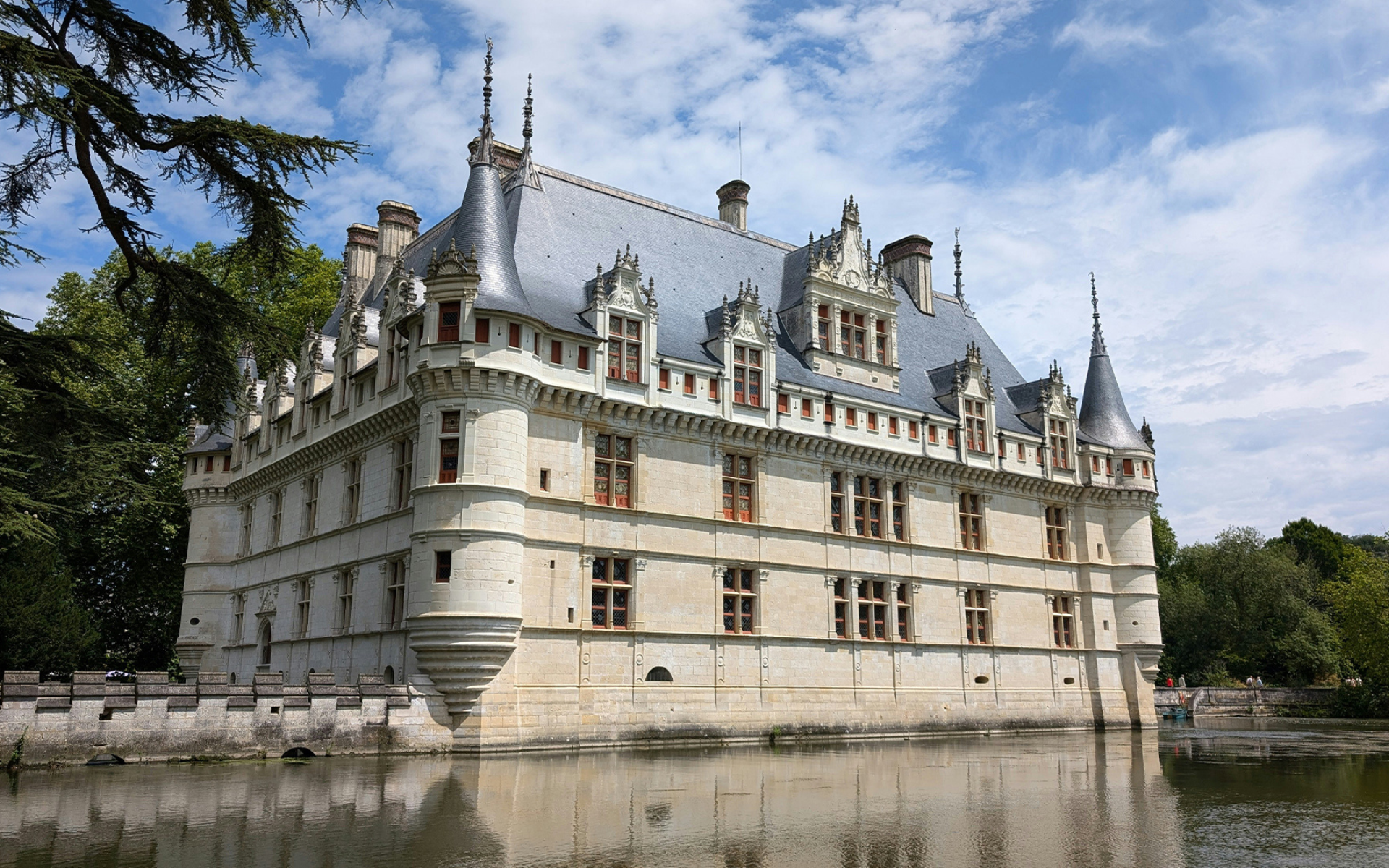 CHÂTEAUX DE LA LOIRE - LE CHÂTEAU D'AZAY-LE-RIDEAU