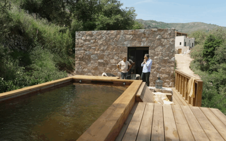 PISCINES DE RÊVE consacré à DEUX PISCINES NATURELLES EN CORSE