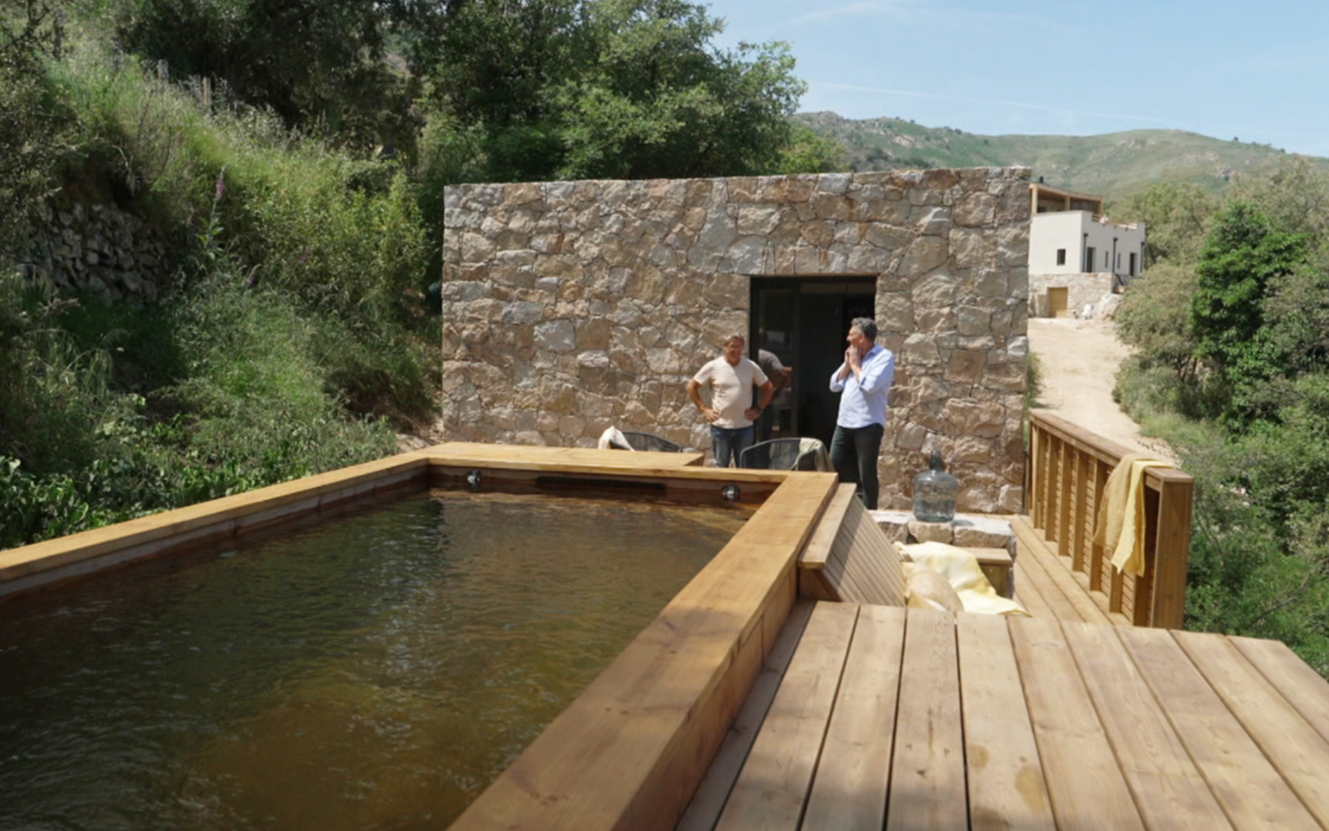 PISCINES DE RÊVE consacré à DEUX PISCINES NATURELLES EN CORSE