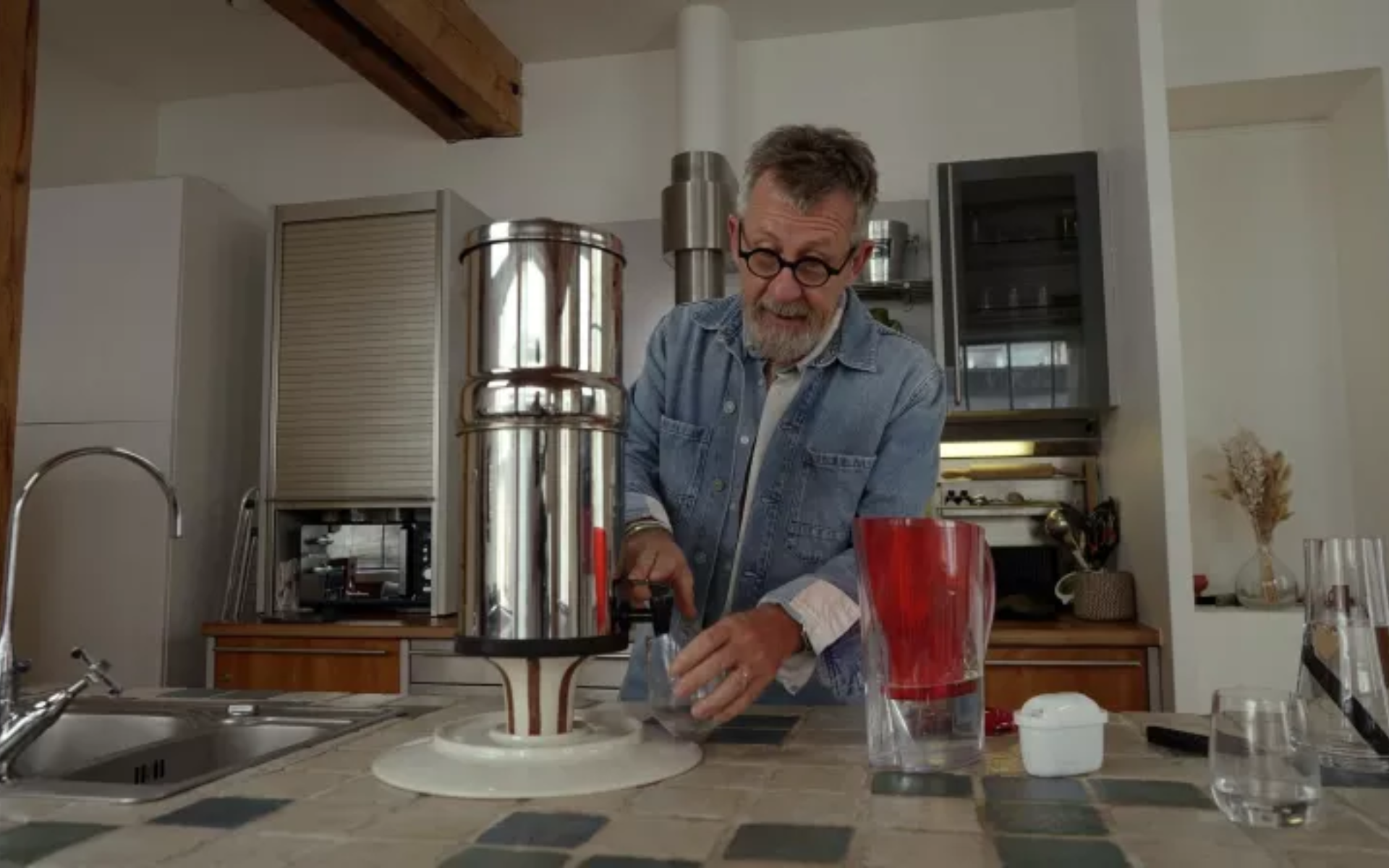 Le monde de Jamy : peut-on encore faire confiance à l’eau du robinet ?