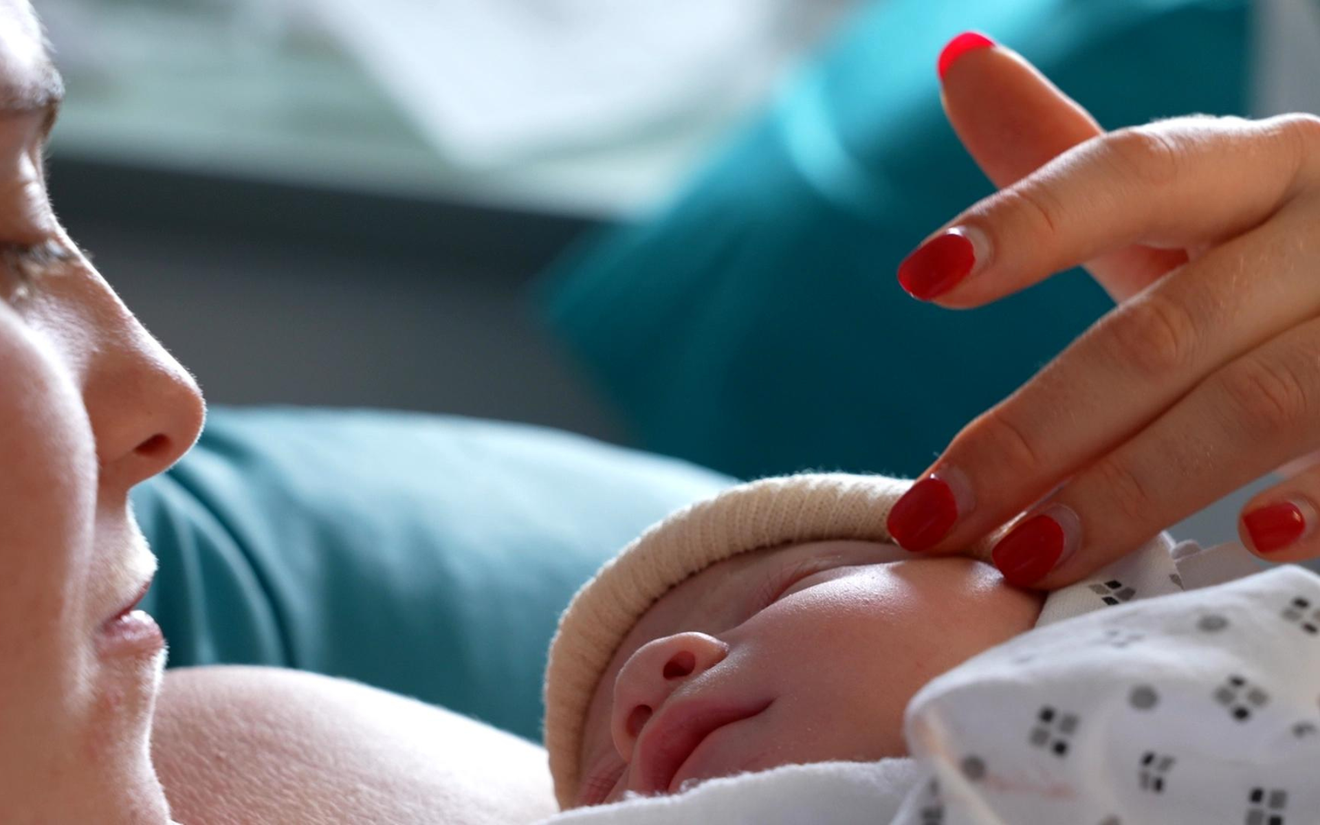 100 JOURS À LA MATERNITÉ