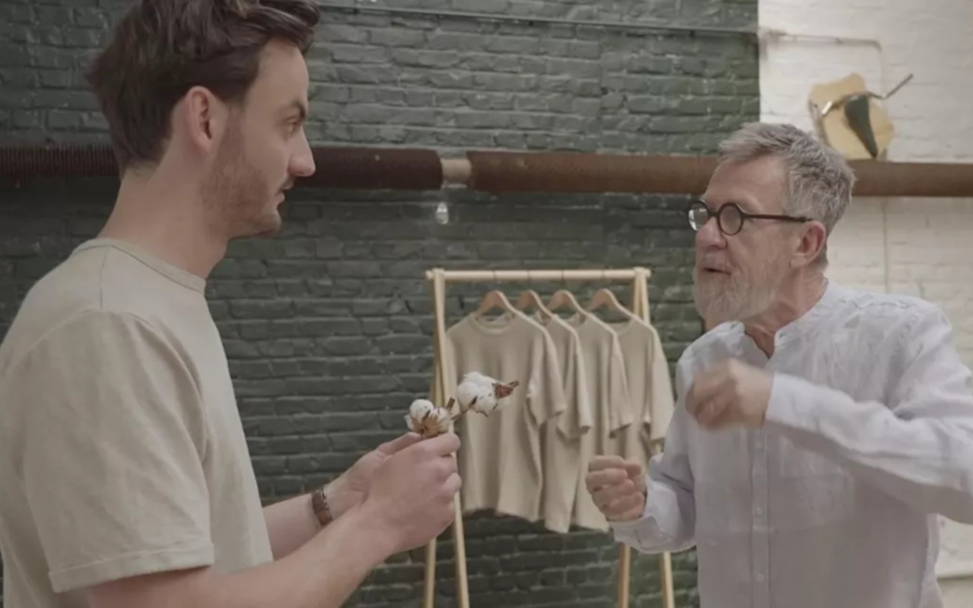 Comment s’habiller sans essorer la planète ? Le monde de Jamy