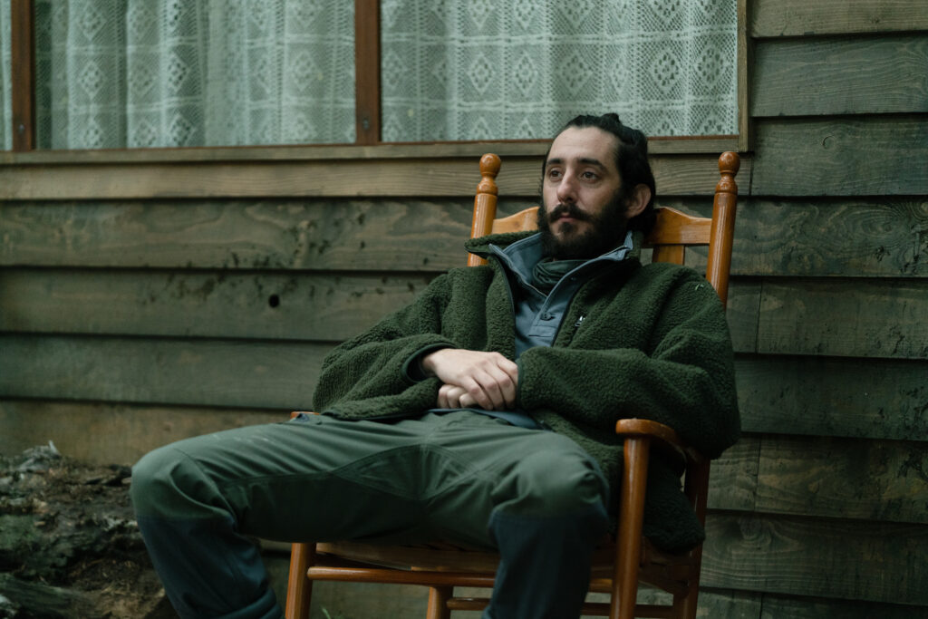 Enric Auquer as Santi in CORTAFUEGO. Cr. Niete/Netflix © 2024