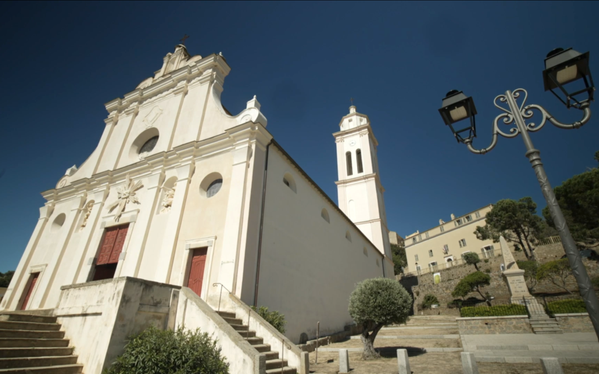 DES RACINES ET DES AILES SousTitre La Corse, terre d’émotions