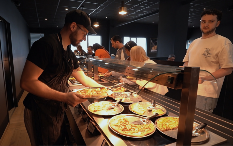 Grands Reportages - Buffets, banquets : la grande bouffe