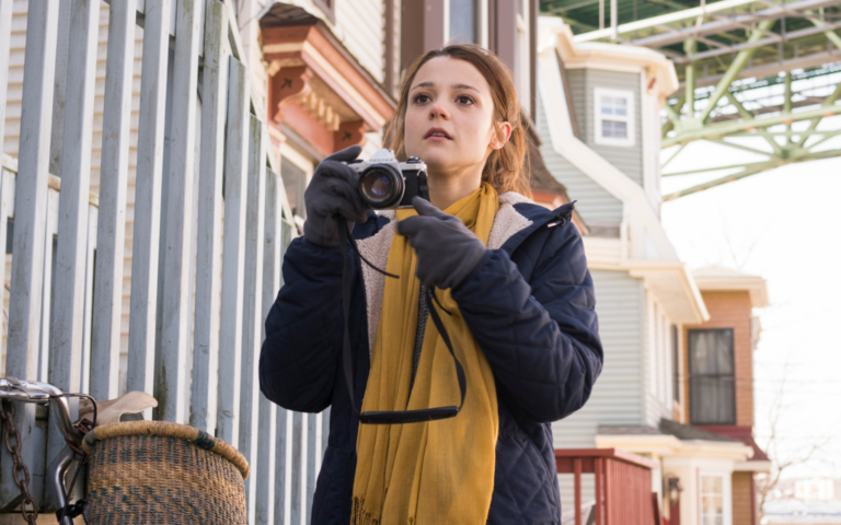 Madelaine Petsch dans le film d'horreur Polaroid diffusé sur RTL9