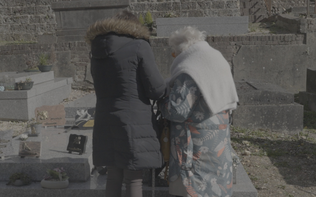 Roseline Hamel, sœur du père Jacques Hamel, dans le documentaire Au nom du père Hamel, Roseline et Nassera diffusé sur France 2