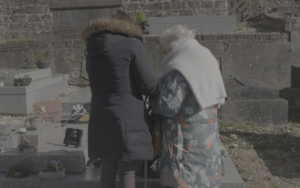 Roseline Hamel, sœur du père Jacques Hamel, dans le documentaire Au nom du père Hamel, Roseline et Nassera diffusé sur France 2
