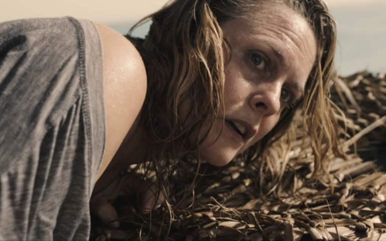 Alicia Silverstone et James Tupper à la dérive en pleine mer dans le film The Requin, diffusé sur Paris Première
