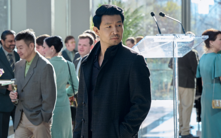 Simu Liu incarne Alexander Hale dans la série The Copenhaguen Test sur SCIFI
