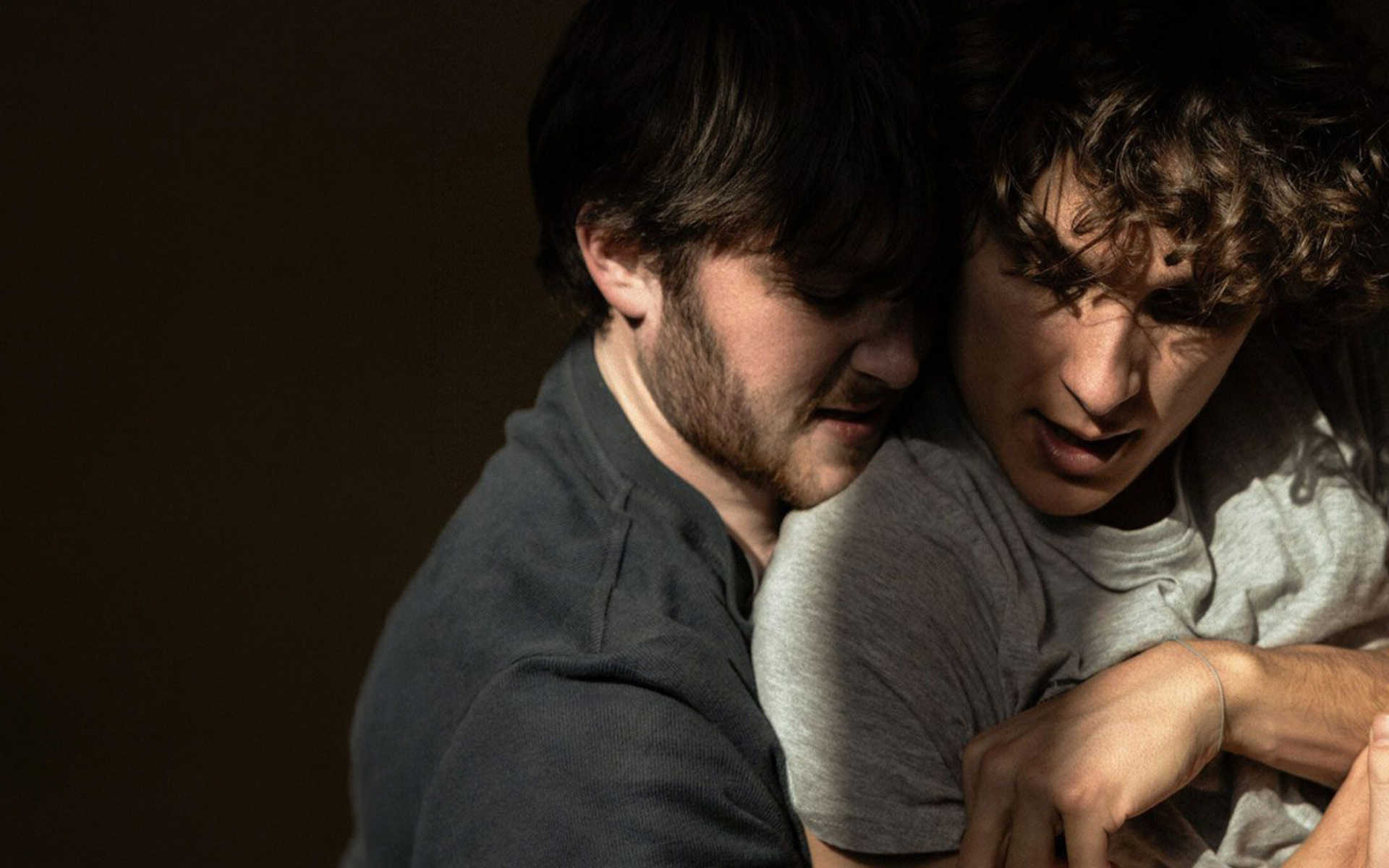 Entre deux eaux avec Marko et Slaven, film LGBTQ+ disponible sur QueerScreen