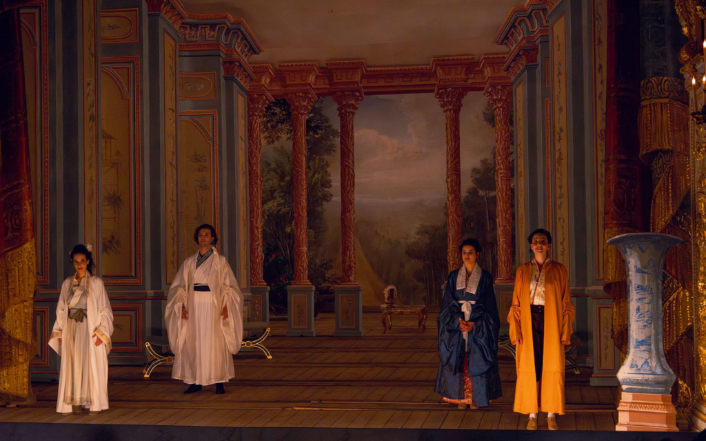 Scène de l'opéra Le Cinesi de Gluck filmé au Théâtre de la Reine à Versailles