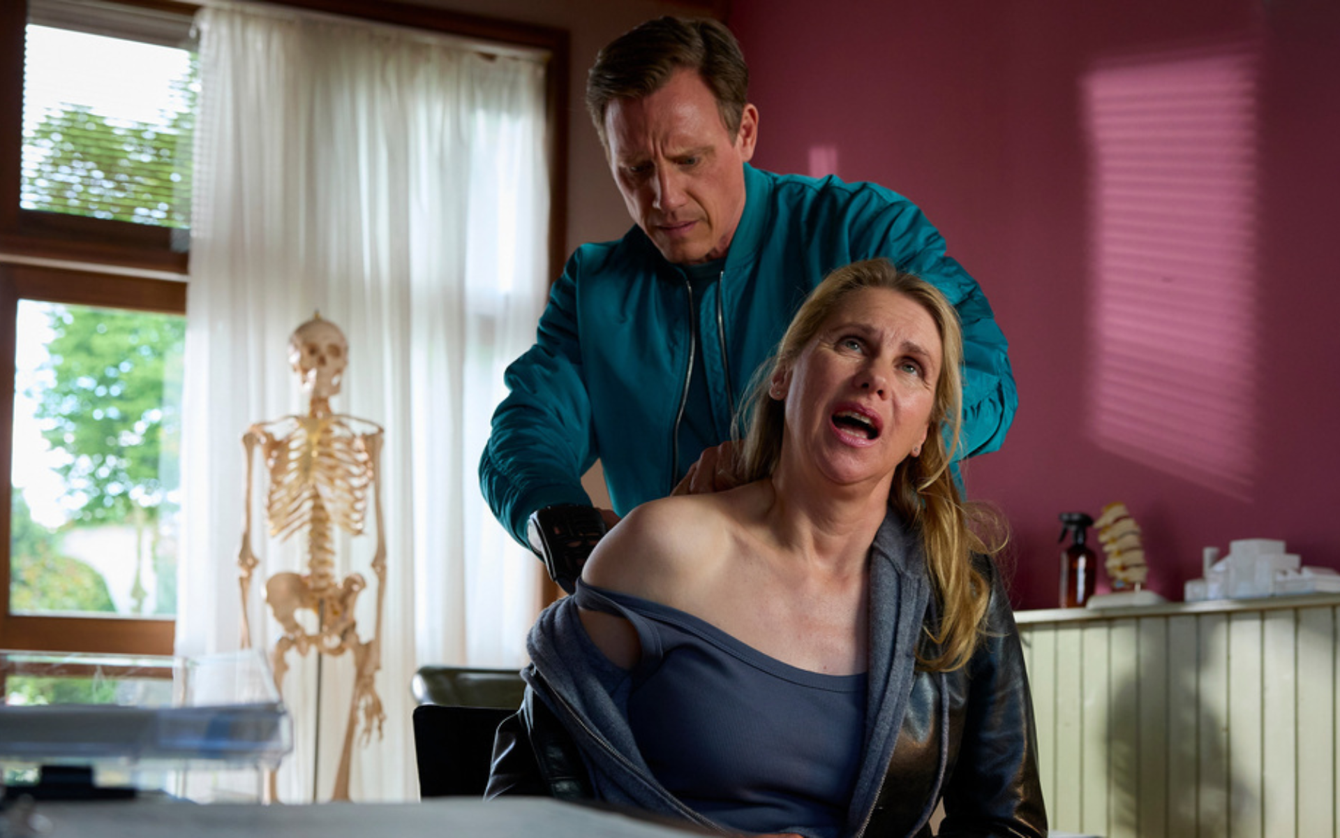 Dr. Nice und Charlie in der ZDF-Folge Unter die Haut.