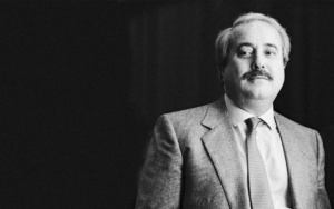 Giovanni Falcone, juge sicilien engagé dans la lutte contre la mafia.